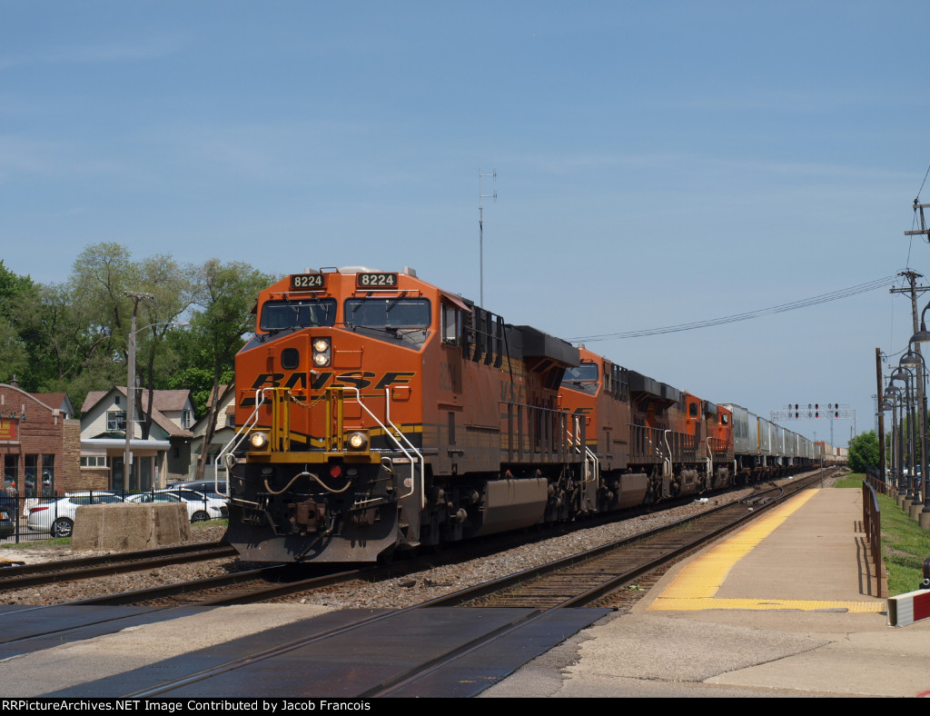 BNSF 8224